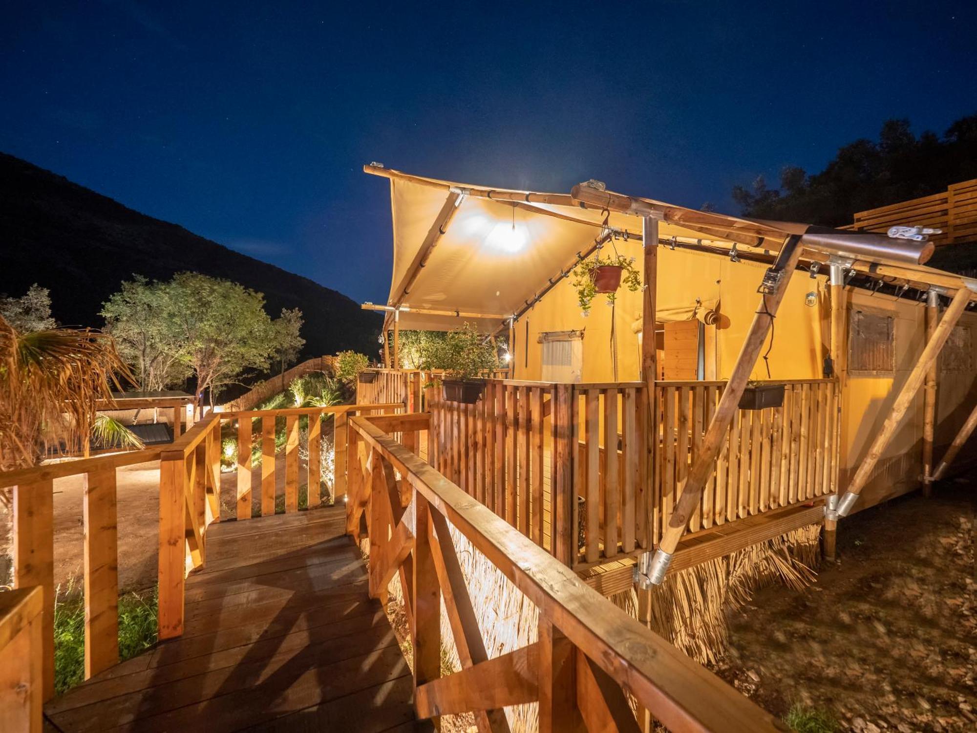 Sea Glamping Hotel Kotor Eksteriør billede