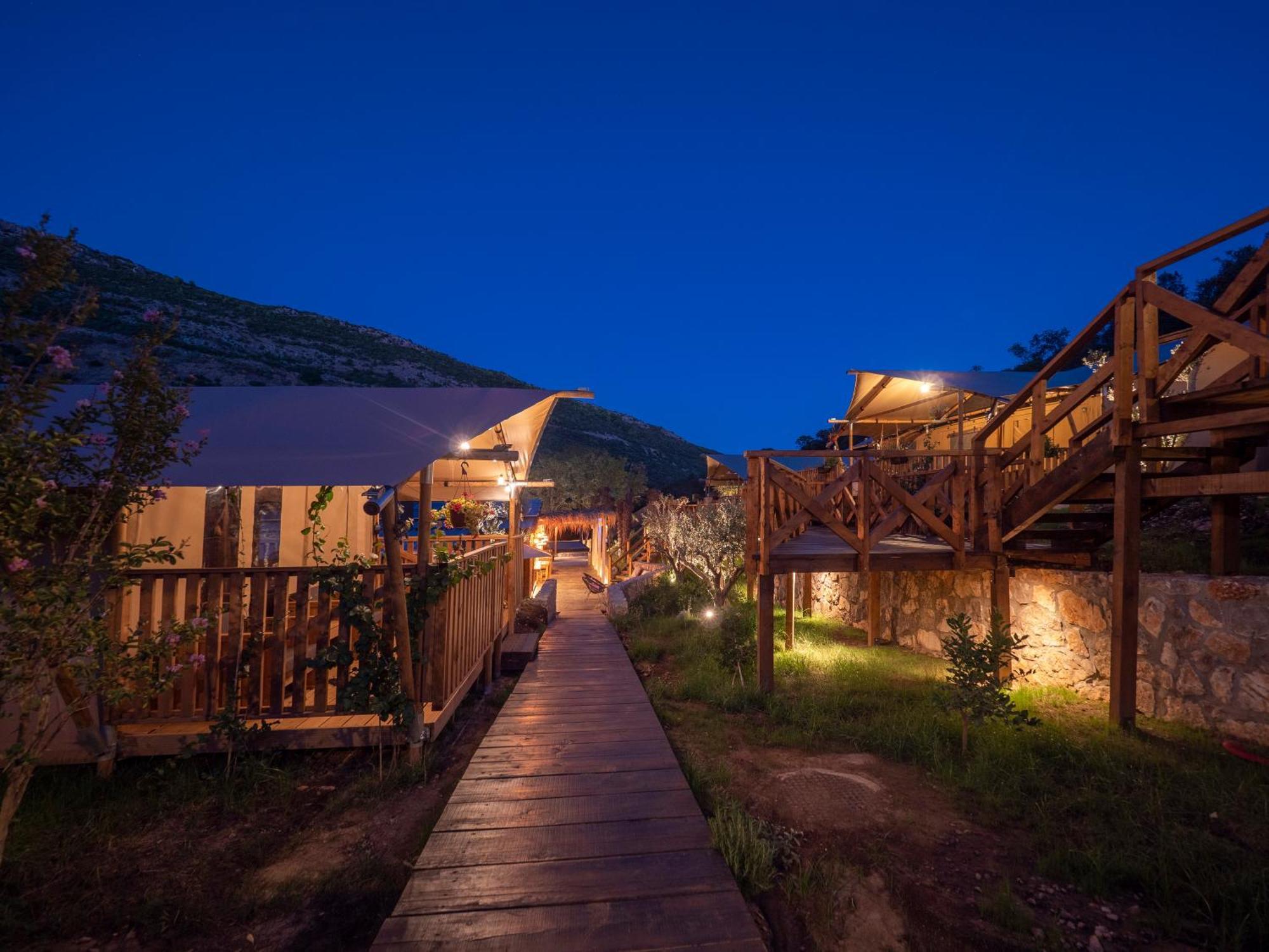 Sea Glamping Hotel Kotor Eksteriør billede