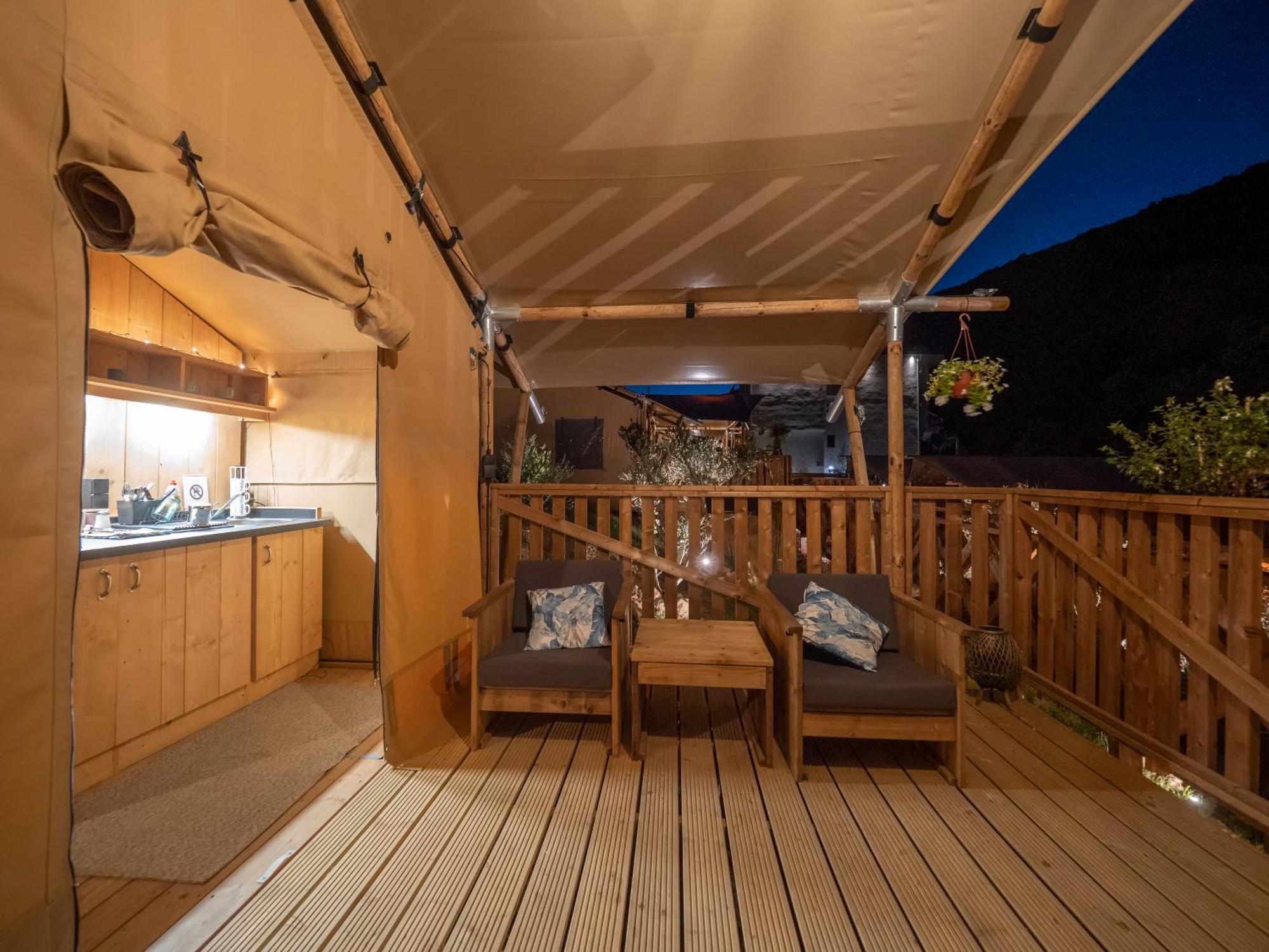 Sea Glamping Hotel Kotor Eksteriør billede