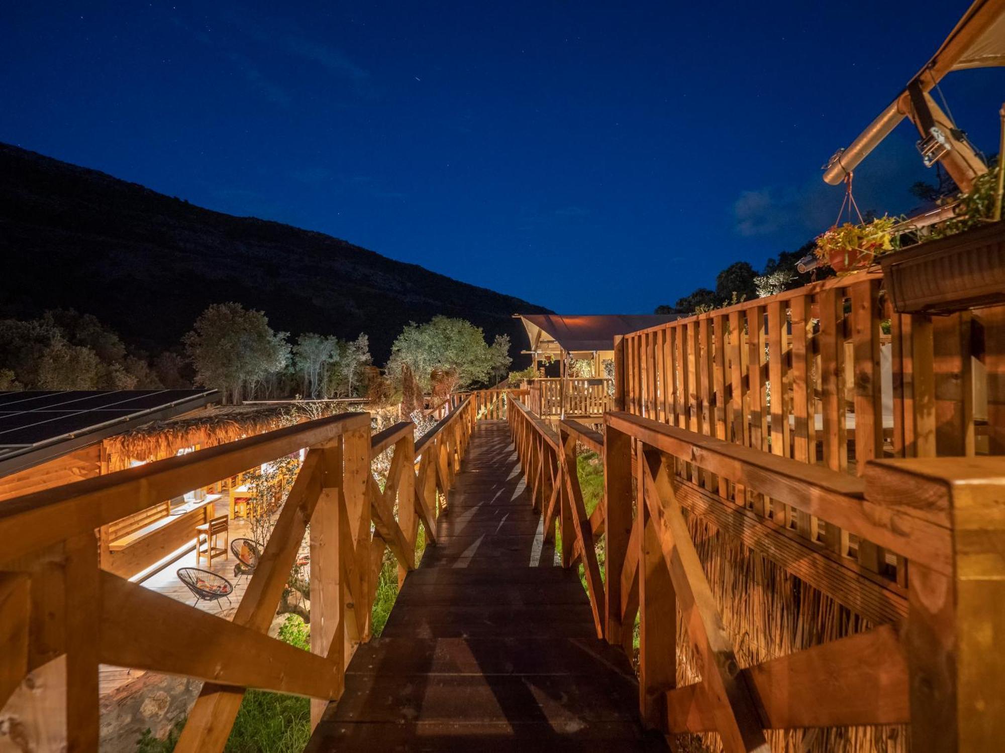 Sea Glamping Hotel Kotor Eksteriør billede
