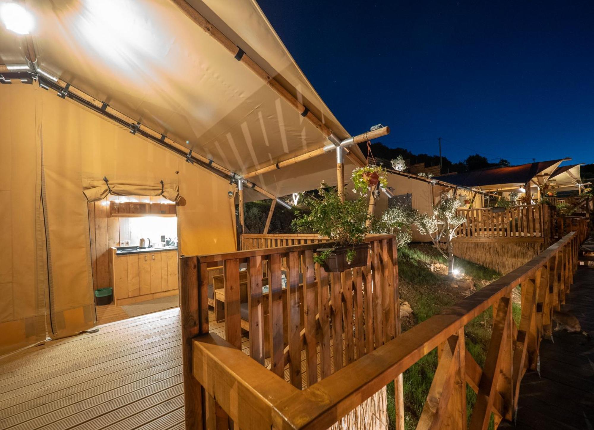 Sea Glamping Hotel Kotor Eksteriør billede